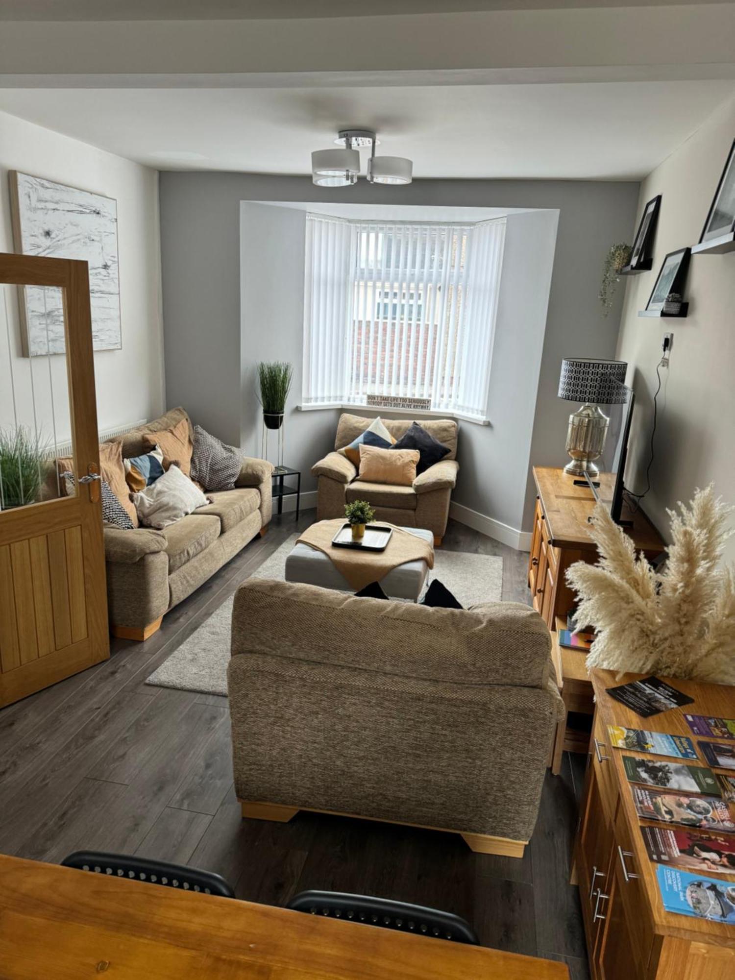 Modern, Spacious And Central Location Aberdare Exteriör bild