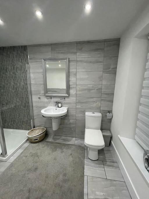 Modern, Spacious And Central Location Aberdare Exteriör bild