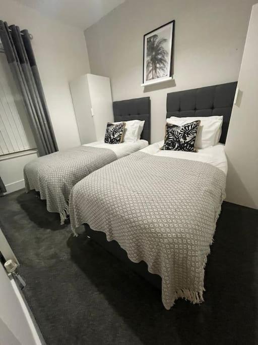 Modern, Spacious And Central Location Aberdare Exteriör bild