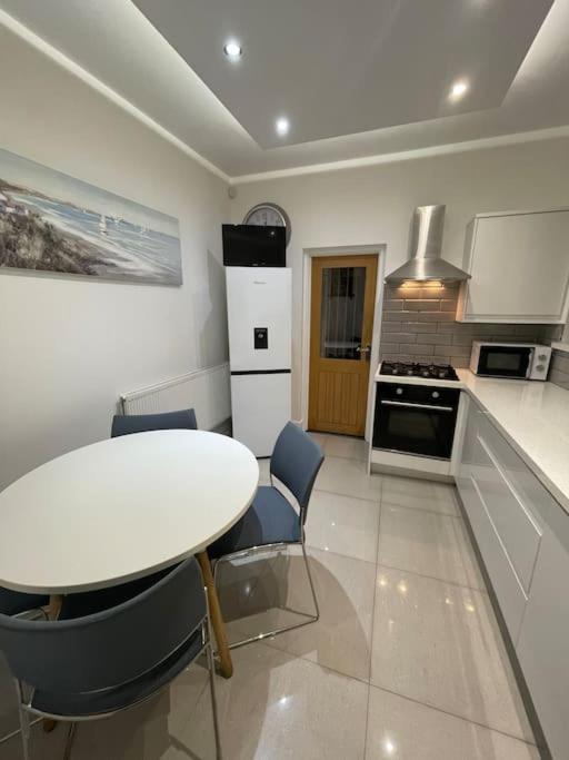 Modern, Spacious And Central Location Aberdare Exteriör bild