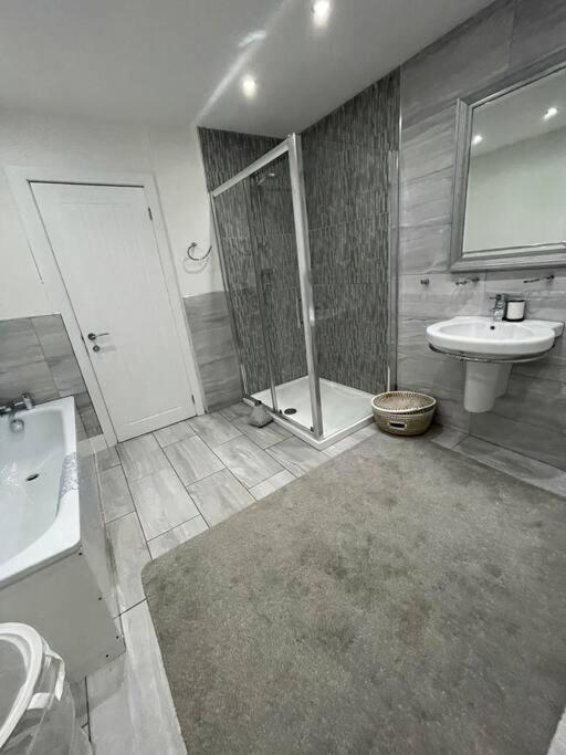 Modern, Spacious And Central Location Aberdare Exteriör bild