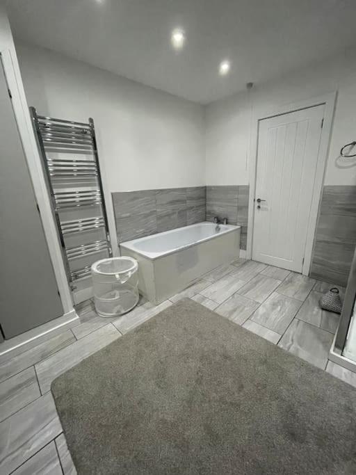 Modern, Spacious And Central Location Aberdare Exteriör bild