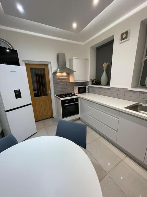 Modern, Spacious And Central Location Aberdare Exteriör bild