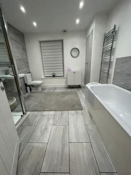 Modern, Spacious And Central Location Aberdare Exteriör bild